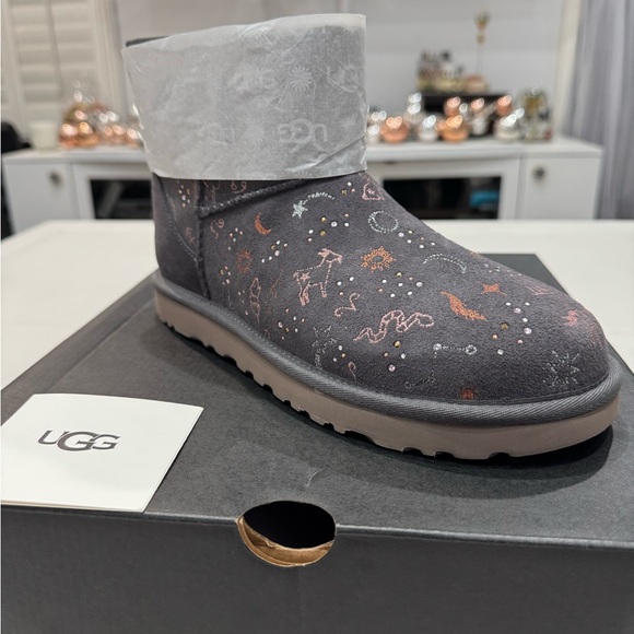 UGG Gray Starry Night Boots - Picture 5 of 7
